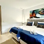 Modern Flat With Private Garden In Royal Banus