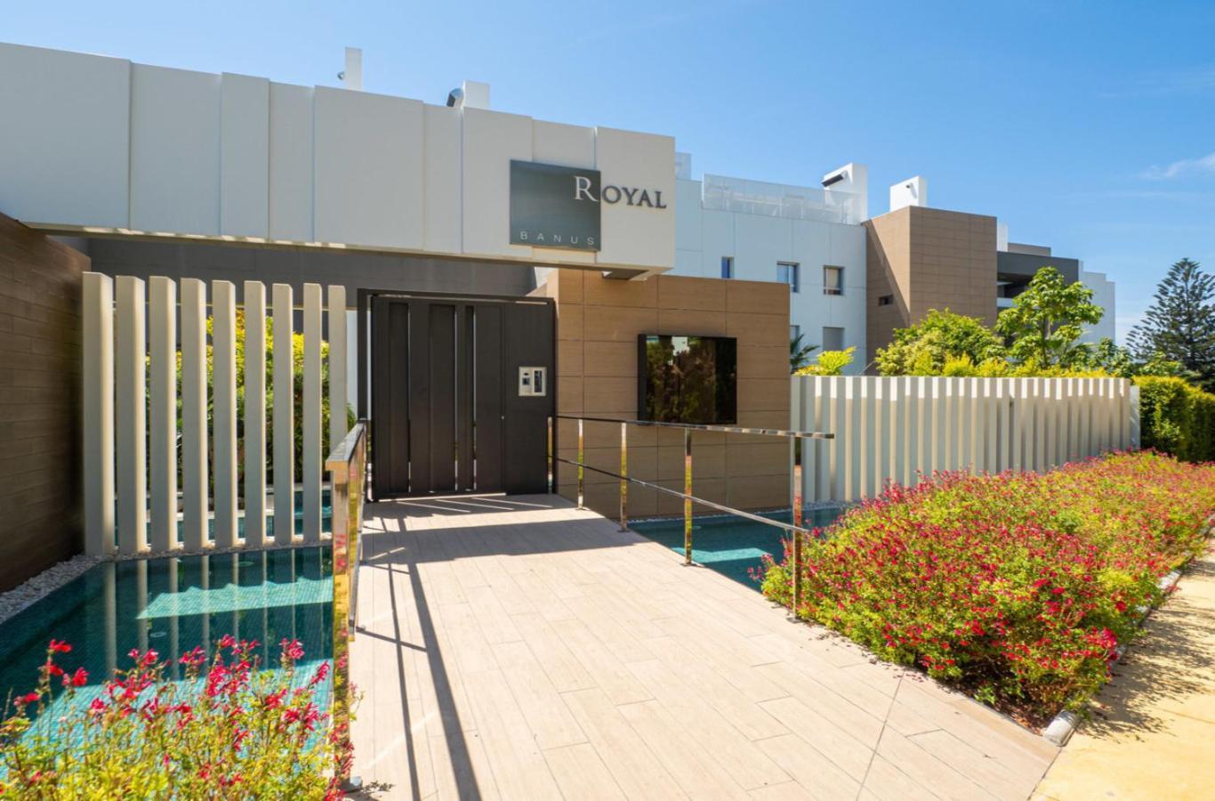 Apartment Modern Flat With Private Garden In Royal Banus