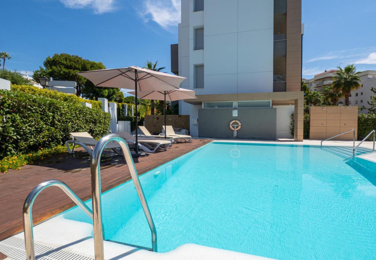 Modern Flat With Private Garden In Royal Banus