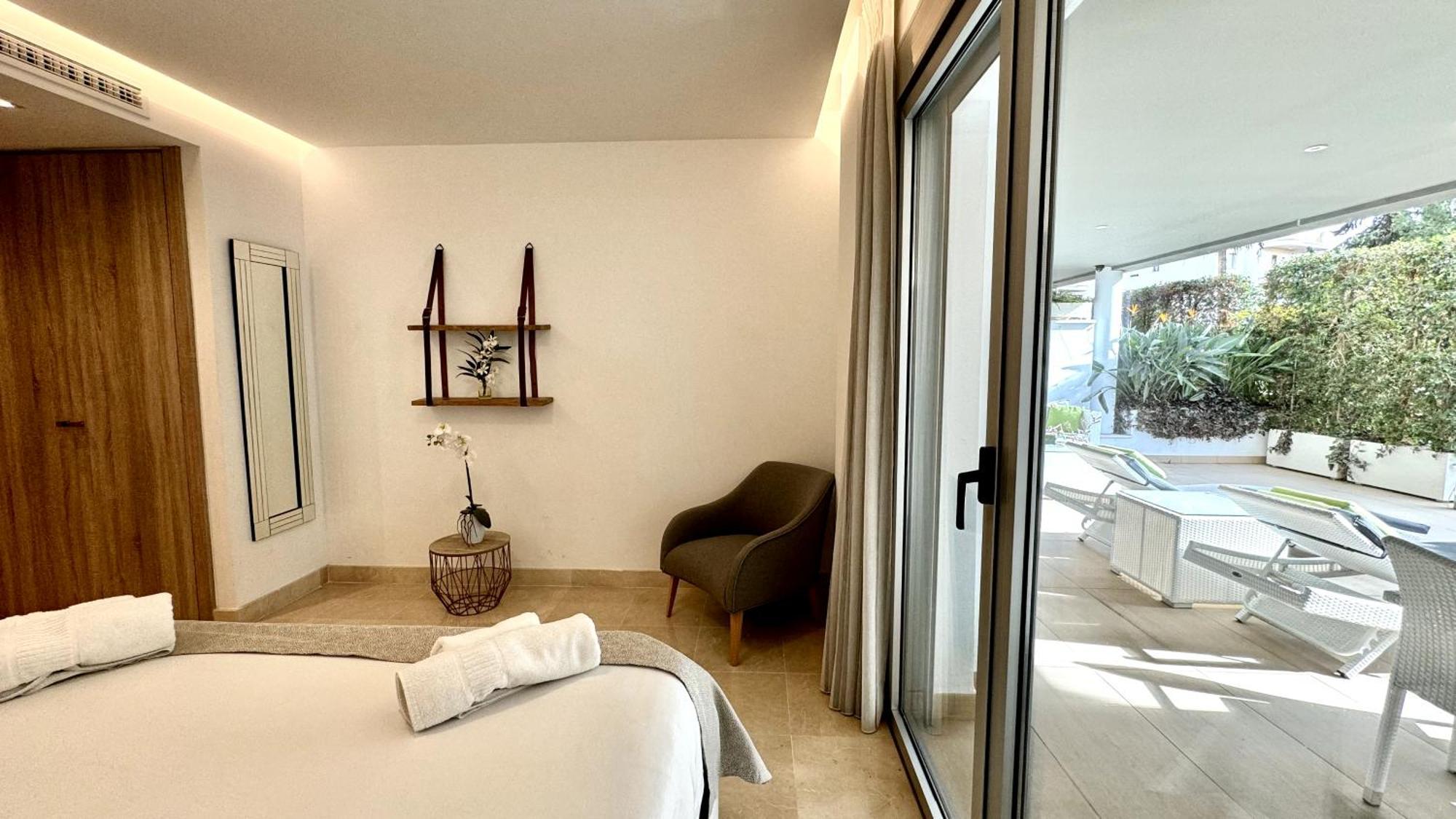 Modern Flat With Private Garden In Royal Banus Apartment *