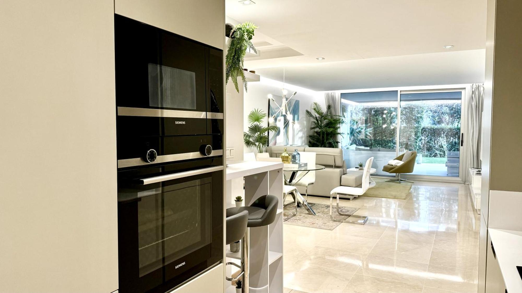 Modern Flat With Private Garden In Royal Banus *