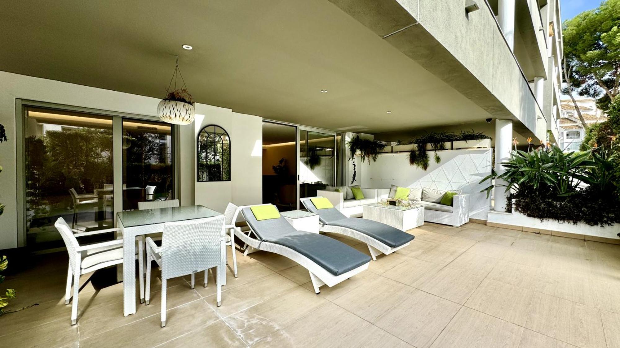 Apartment Modern Flat With Private Garden In Royal Banus *
