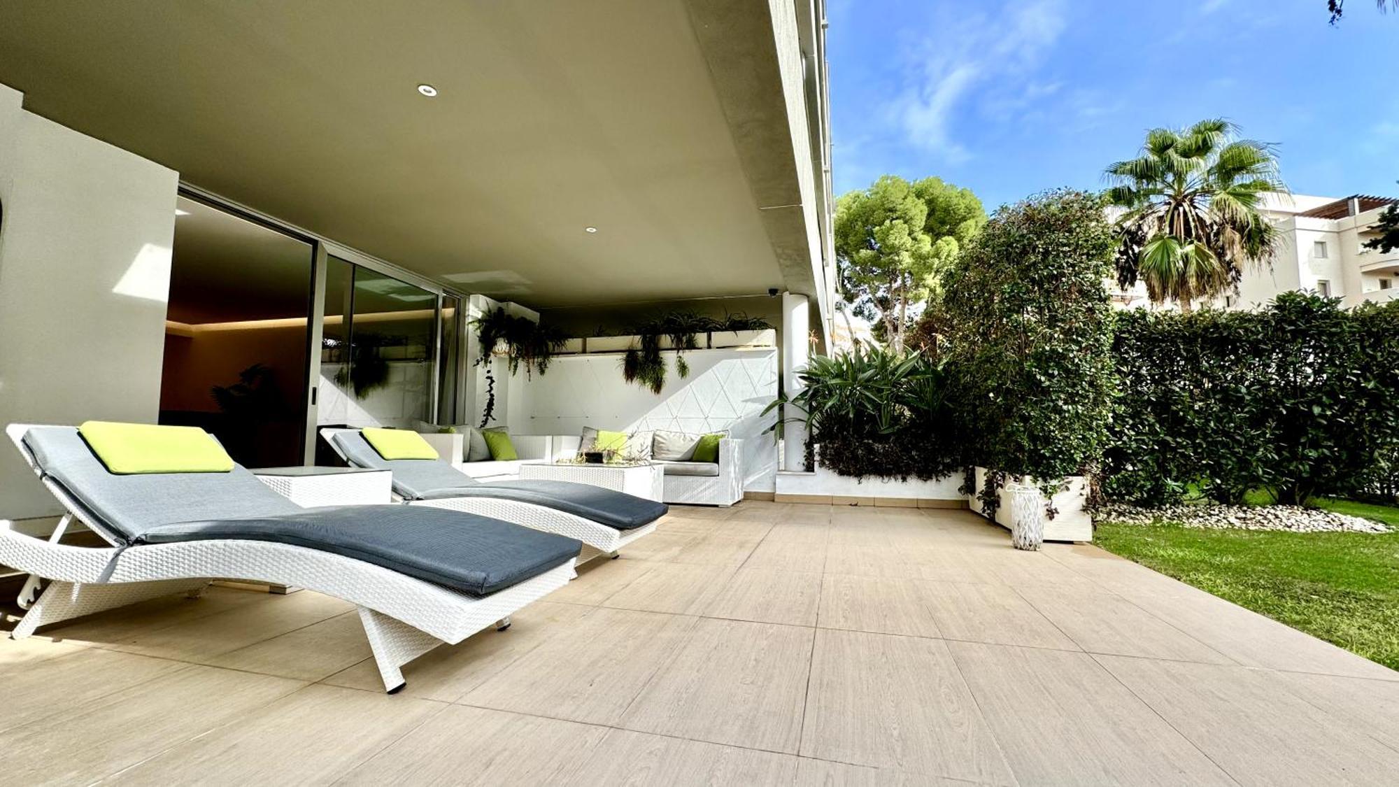 Modern Flat With Private Garden In Royal Banus