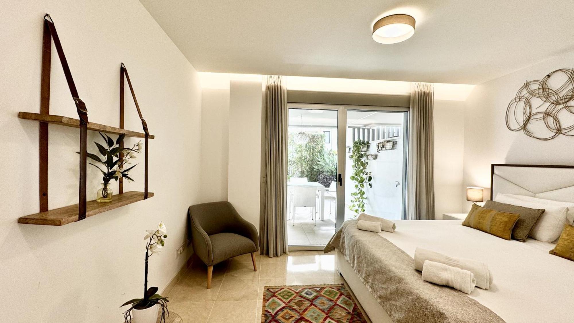 Modern Flat With Private Garden In Royal Banus Apartment