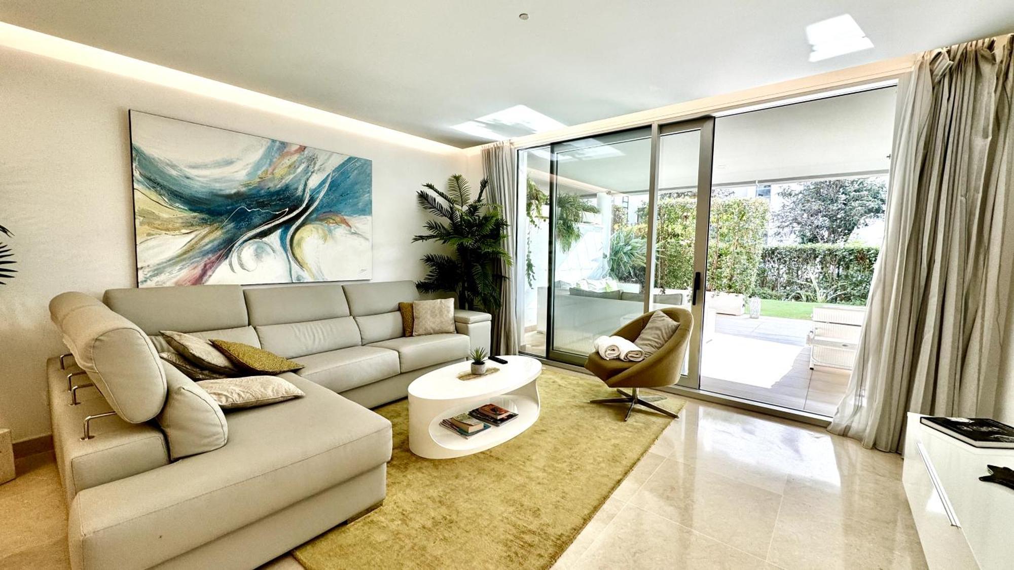 Modern Flat With Private Garden In Royal Banus *