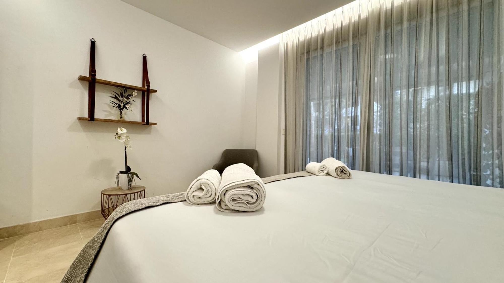 Modern Flat With Private Garden In Royal Banus