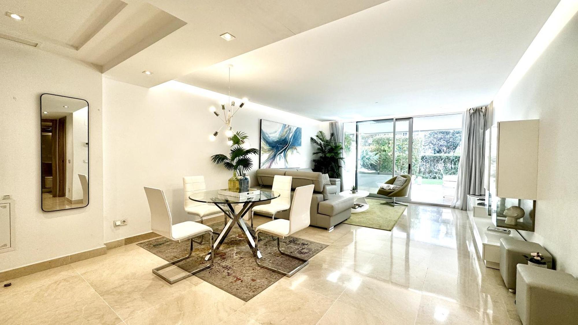 Modern Flat With Private Garden In Royal Banus