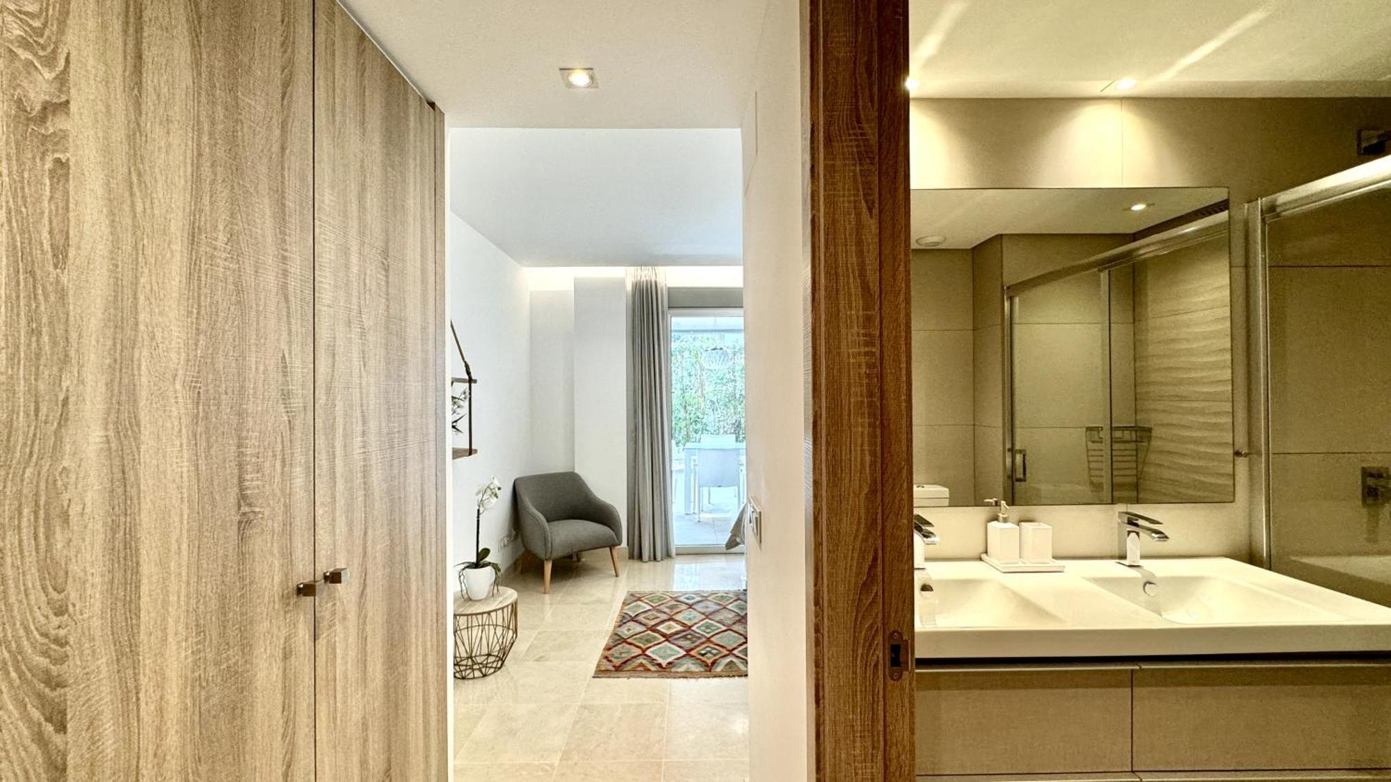Apartment Modern Flat With Private Garden In Royal Banus *